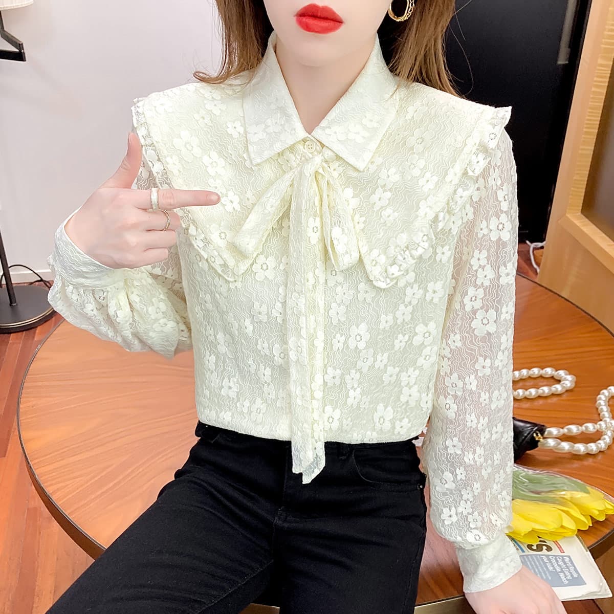 フレンチガーリー 花柄総レース襟付きリボンタイブラウス