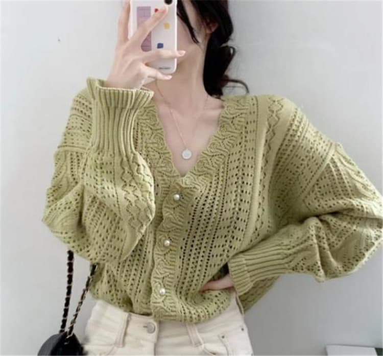 フレンチガーリー 透かし編み模様の上品なブイネックニットカーディガン