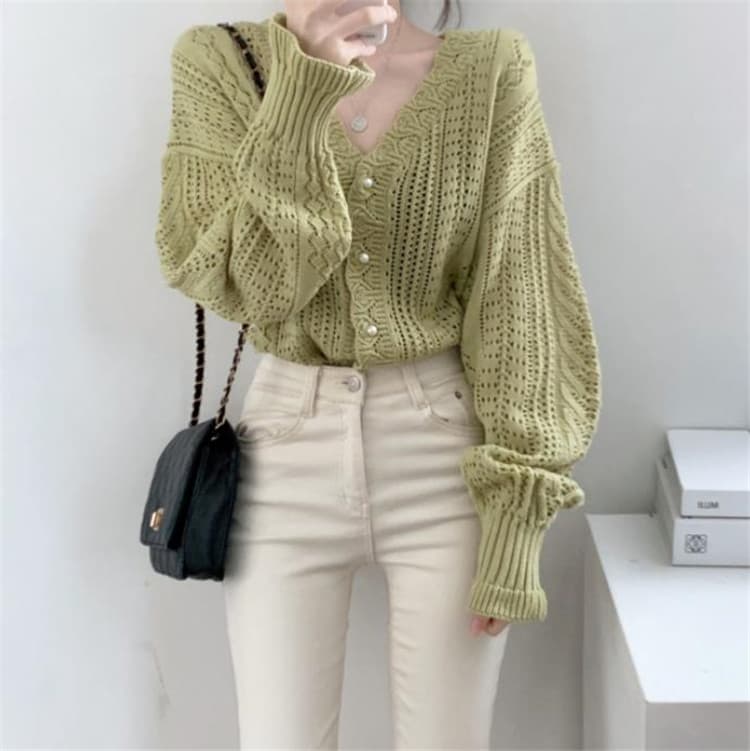 フレンチガーリー 透かし編み模様の上品なブイネックニットカーディガン