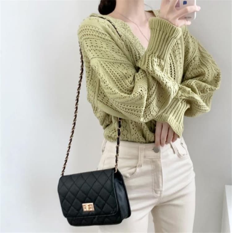 フレンチガーリー 透かし編み模様の上品なブイネックニットカーディガン