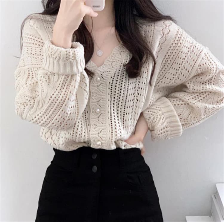 フレンチガーリー 透かし編み模様の上品なブイネックニットカーディガン