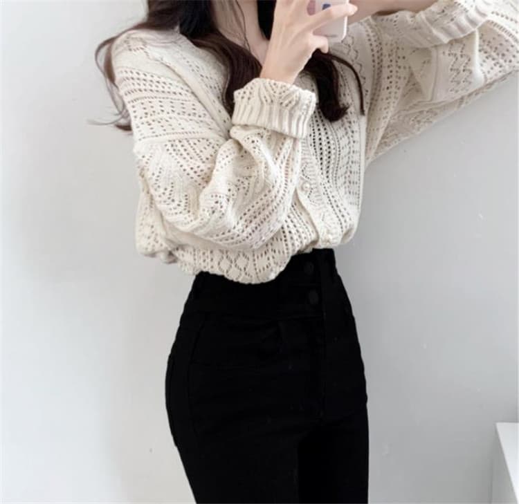 フレンチガーリー 透かし編み模様の上品なブイネックニットカーディガン