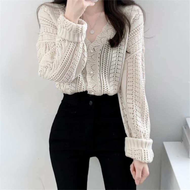 フレンチガーリー 透かし編み模様の上品なブイネックニットカーディガン