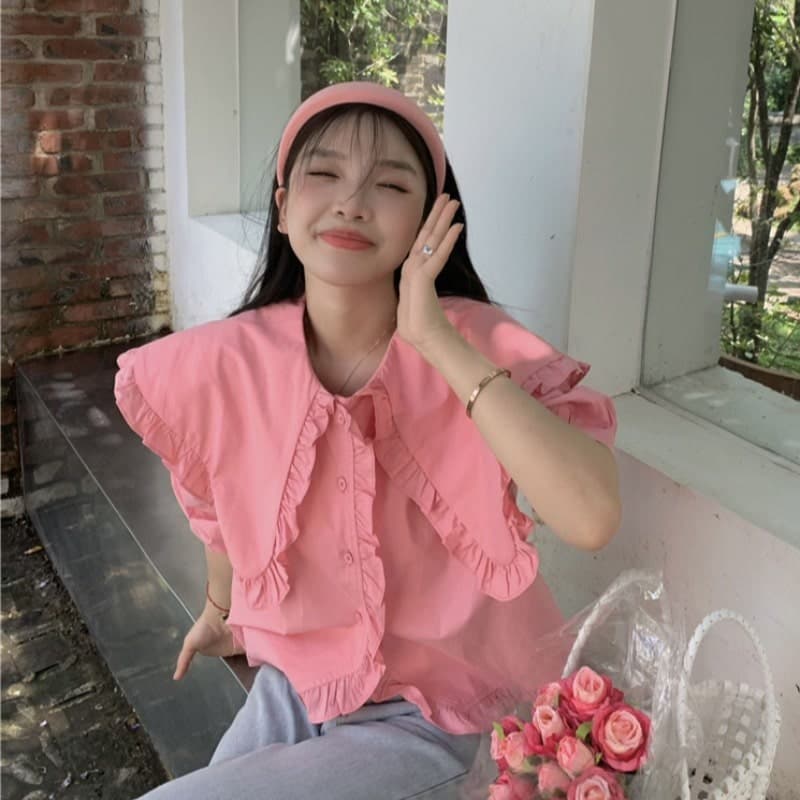 パンツスタイルでおすすめなフレンチガーリーブラウス10選