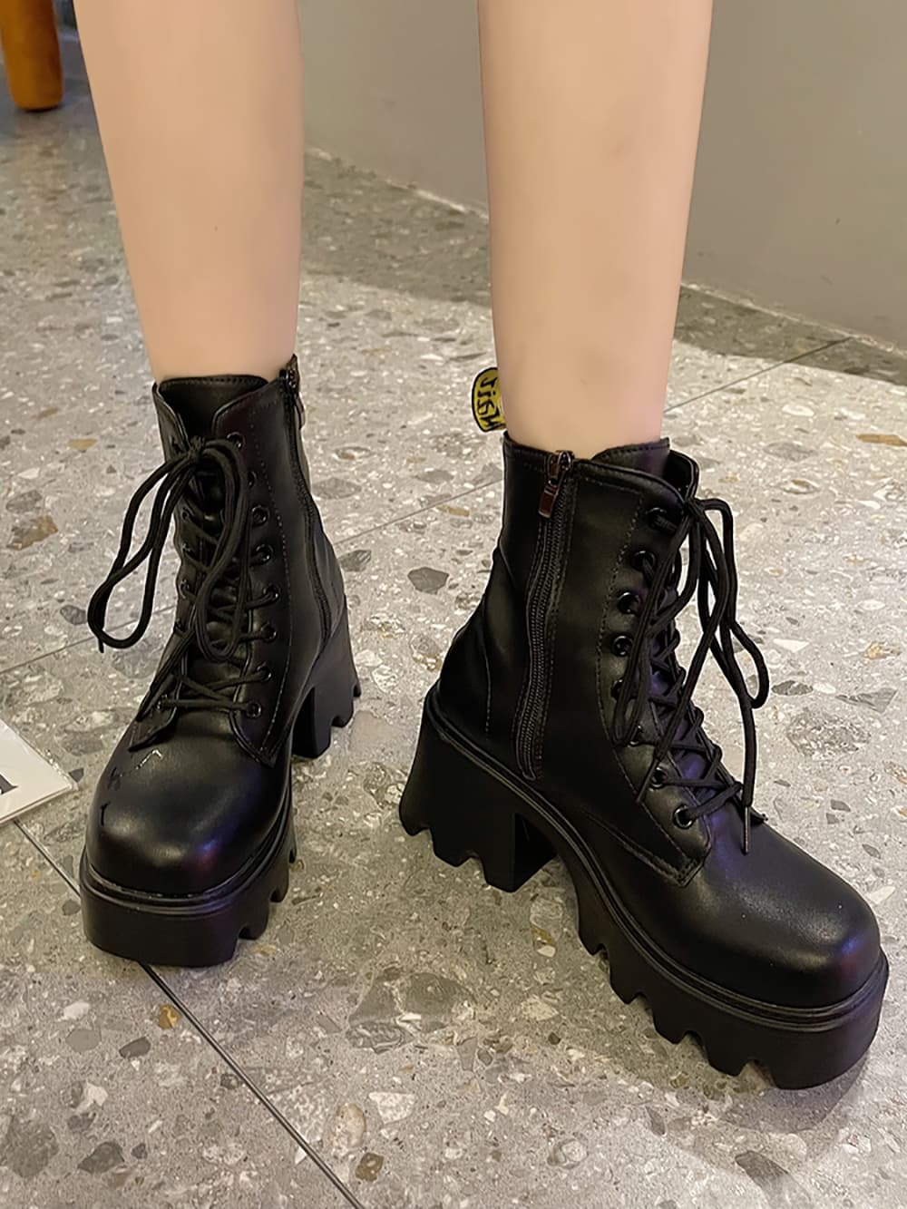 フレンチガーリー 厚底のハイヒールブーツ 靴