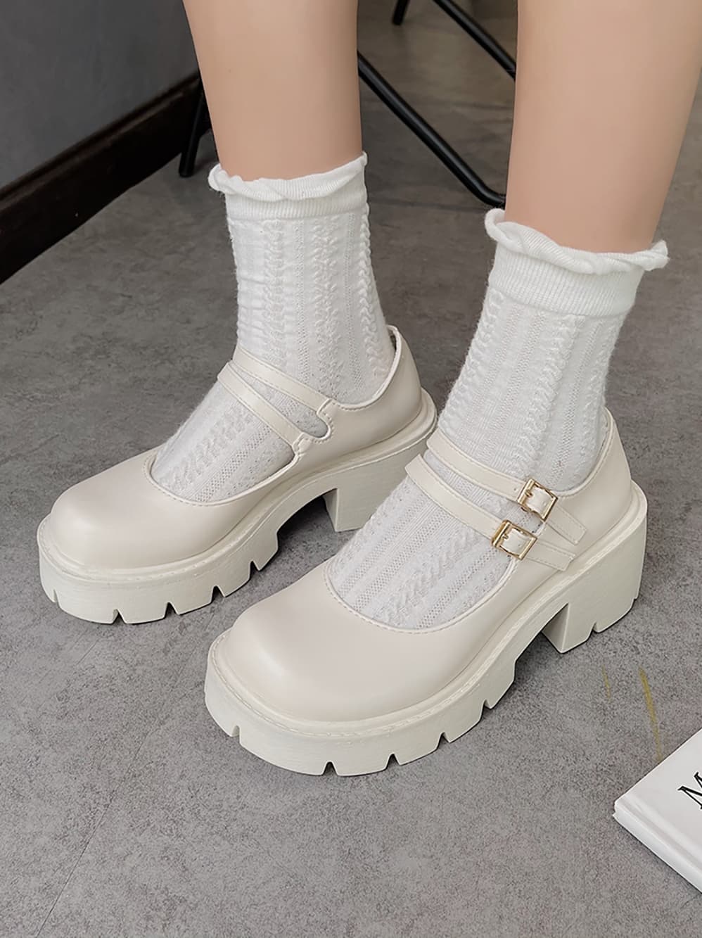 フレンチガーリー 学生風のヒールシューズ