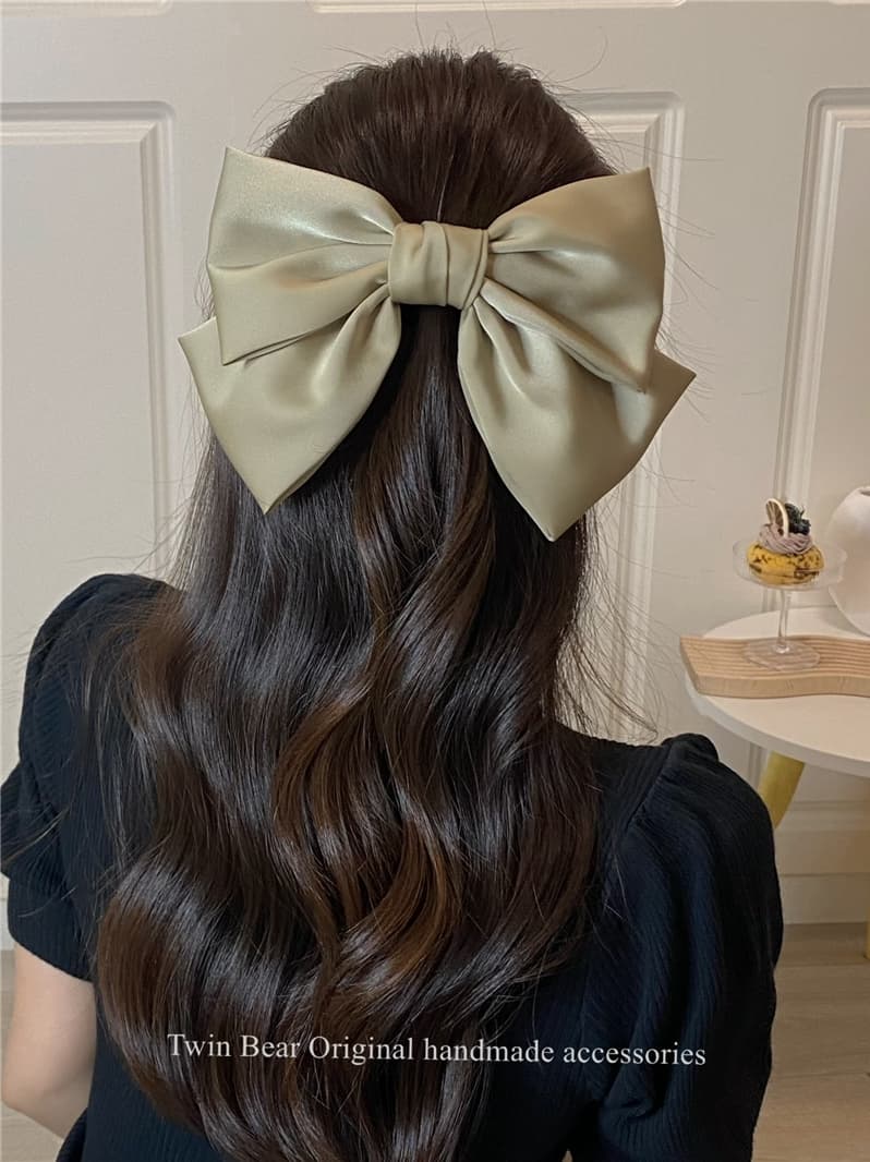 フレンチガーリー 特大リボンのヘアクリップ