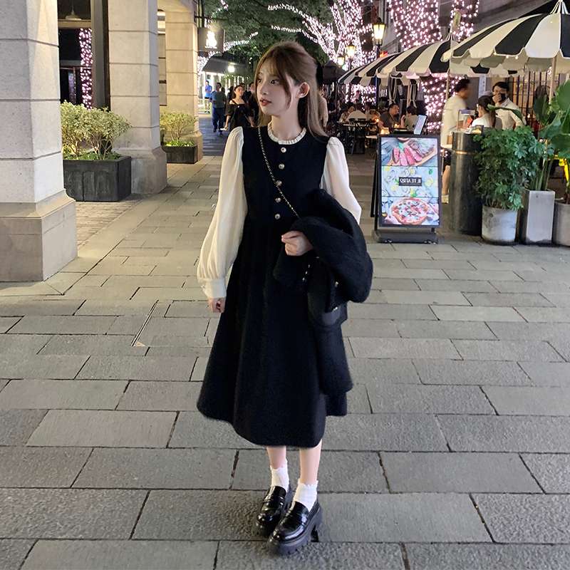 フレンチガーリー パフスリーブ付きボタンデザインワンピース